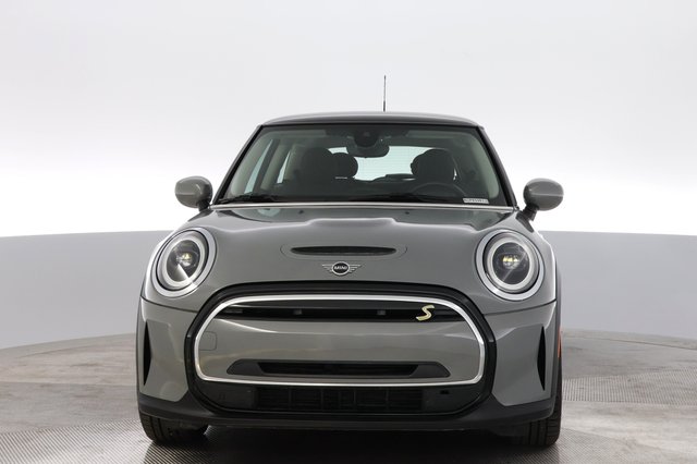2022 MINI Cooper SE — photo 9 of 23