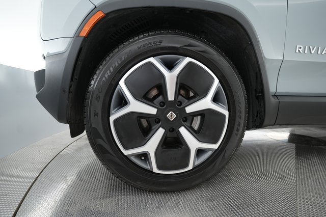 2024 Rivian R1S — photo 16 of 25