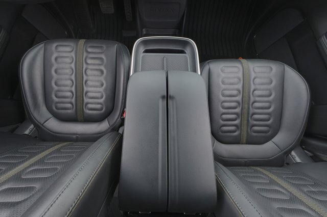 2025 Rivian R1S — photo 24 of 26