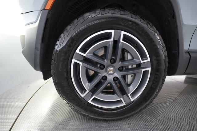 2025 Rivian R1S — photo 16 of 26