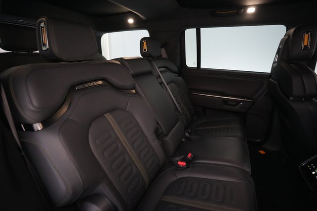 2025 Rivian R1S — photo 4 of 26