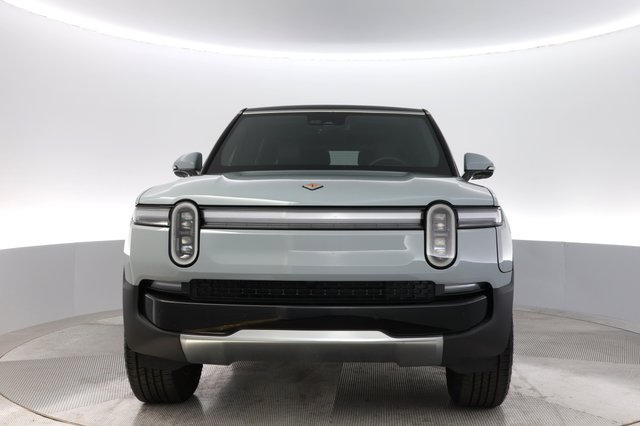 2025 Rivian R1S — photo 9 of 26