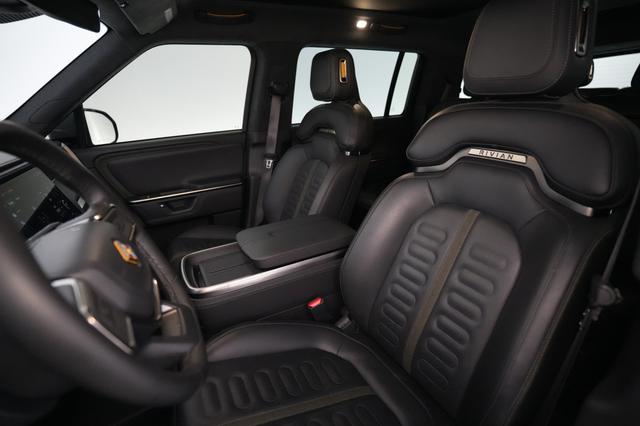 2025 Rivian R1S — photo 3 of 26