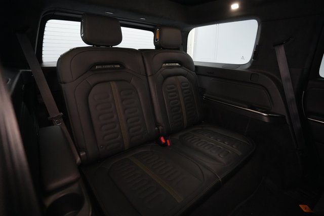 2025 Rivian R1S — photo 21 of 26