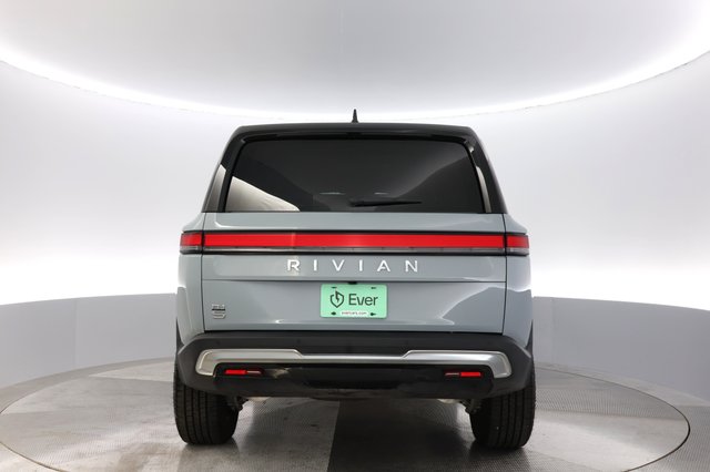 2025 Rivian R1S — photo 12 of 26