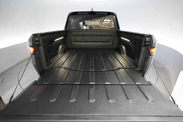 2022 Rivian R1T — photo 6 of 25