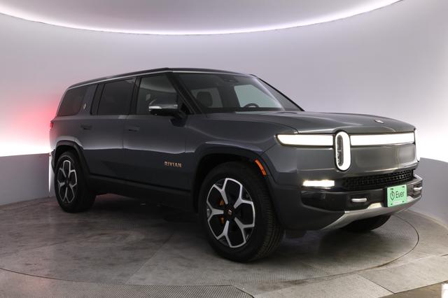 2024 Rivian R1S — photo 10 of 24
