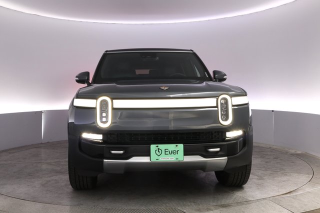 2024 Rivian R1S — photo 9 of 24
