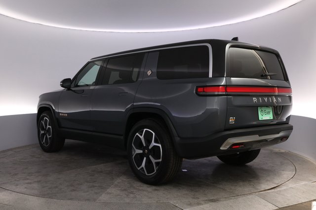 2024 Rivian R1S — photo 13 of 24