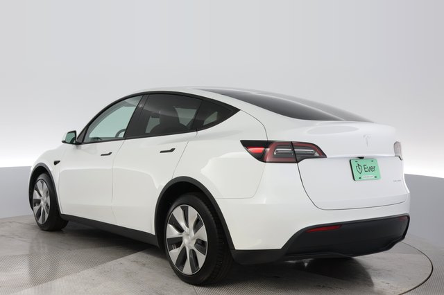 2023 Tesla Model Y — photo 13 of 21