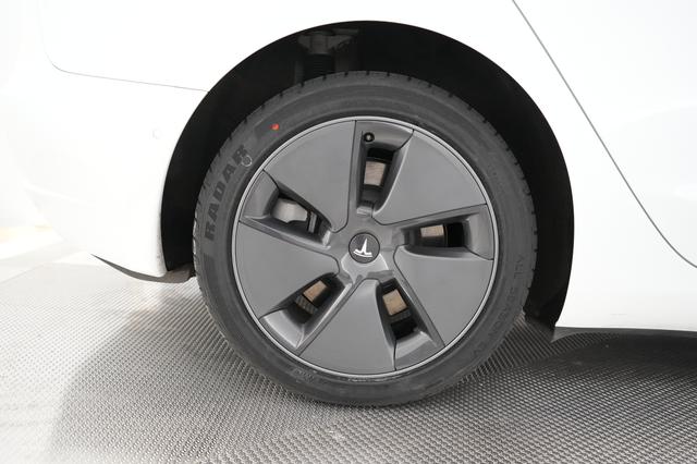2021 Tesla Model 3 — photo 7 of 24