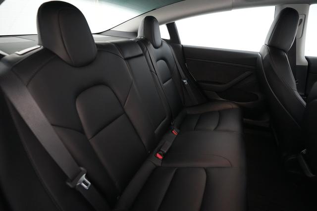 2021 Tesla Model 3 — photo 4 of 24