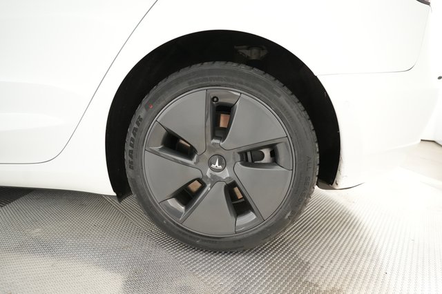 2021 Tesla Model 3 — photo 17 of 24