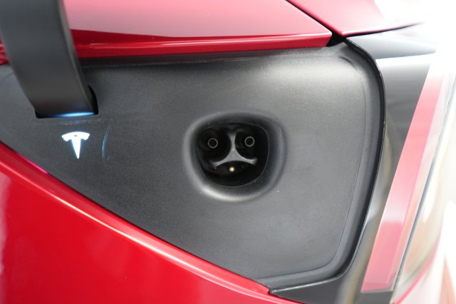 2023 Tesla Model 3 — photo 8 of 26