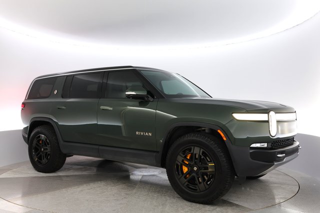 2023 Rivian R1S — photo 11 of 23