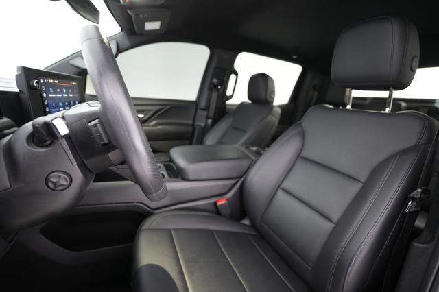 2024 Chevrolet Silverado EV — photo 3 of 18