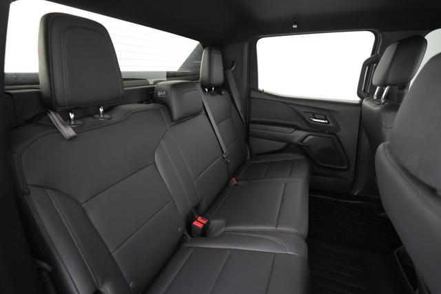 2024 Chevrolet Silverado EV — photo 4 of 18