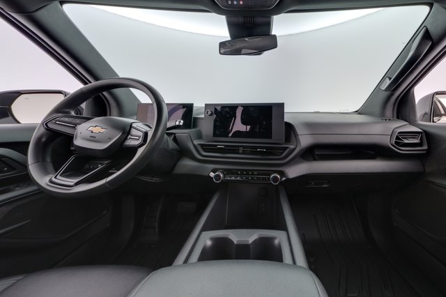 2024 Chevrolet Silverado EV — photo 15 of 18