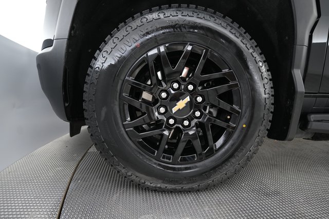 2024 Chevrolet Silverado EV — photo 9 of 18