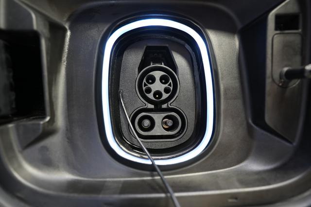 2024 Chevrolet Silverado EV — photo 8 of 18
