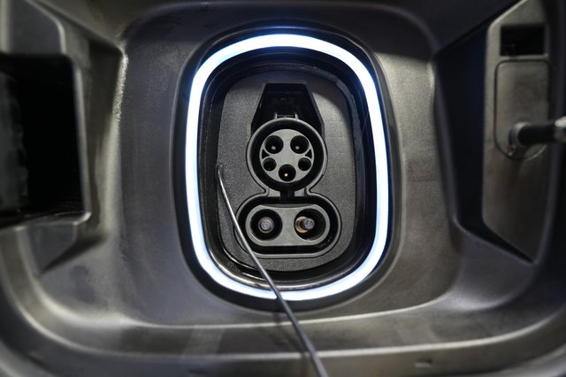 2024 Chevrolet Silverado EV — photo 8 of 18