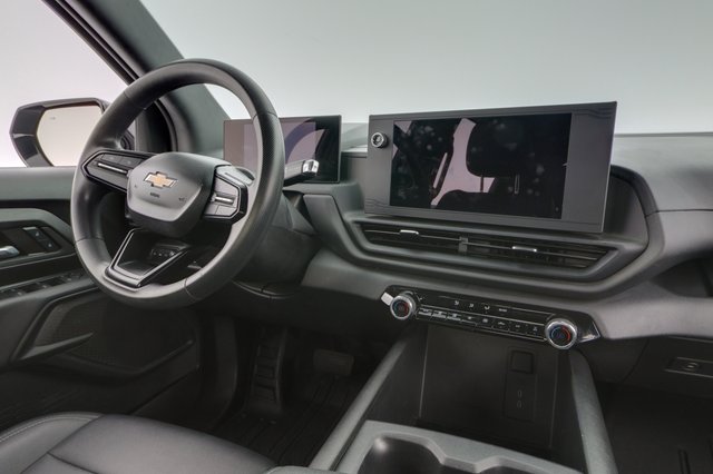 2024 Chevrolet Silverado EV — photo 14 of 18