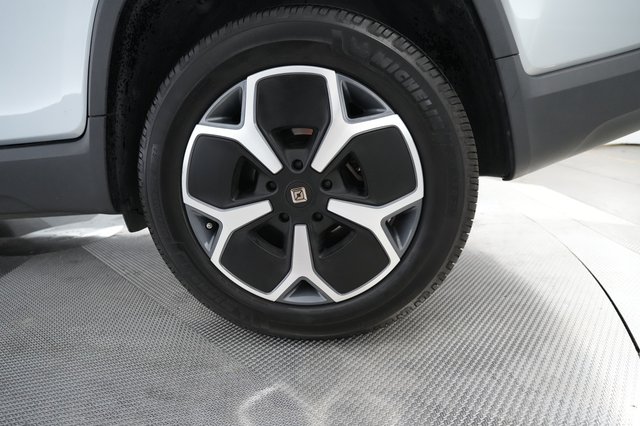 2024 Rivian R1T — photo 9 of 15