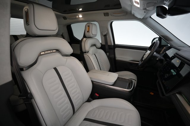 2024 Rivian R1T — photo 4 of 15