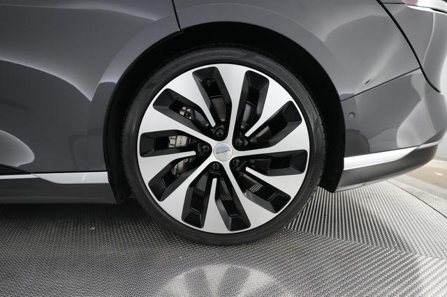 2022 Lucid Air — photo 7 of 24