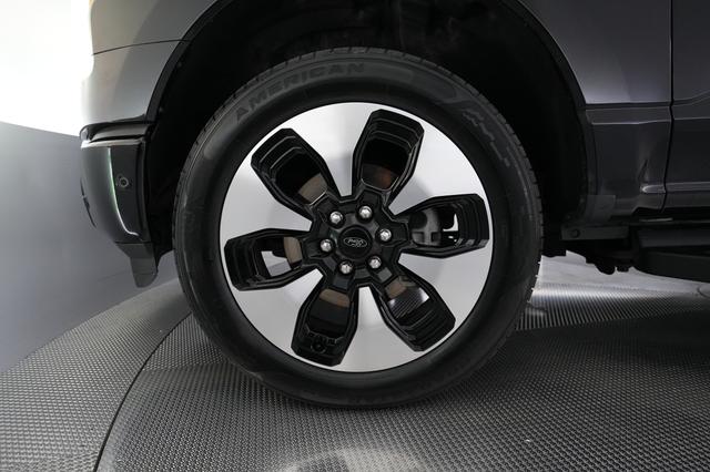 2023 Ford F-150 Lightning — photo 9 of 22