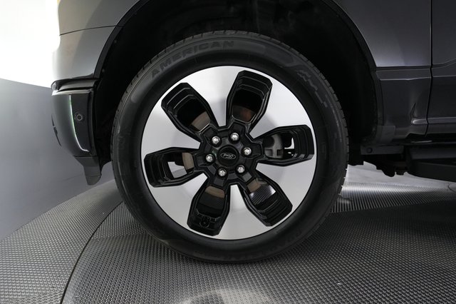 2023 Ford F-150 Lightning — photo 9 of 22