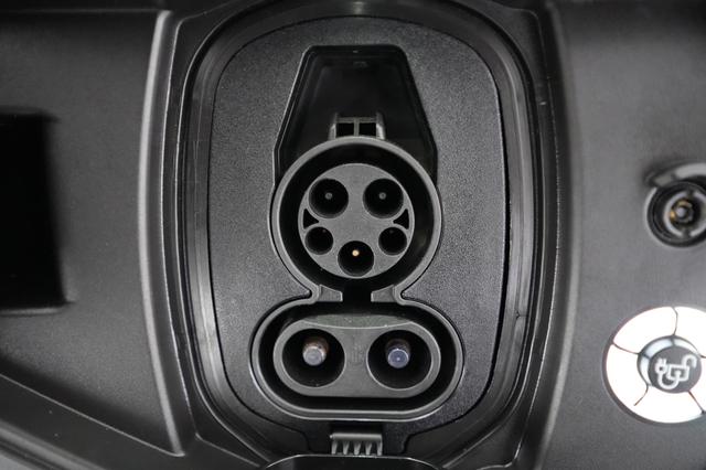 2023 Ford F-150 Lightning — photo 8 of 22