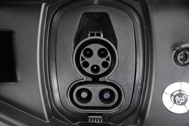 2023 Ford F-150 Lightning — photo 8 of 22