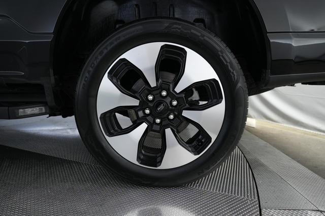 2023 Ford F-150 Lightning — photo 7 of 22