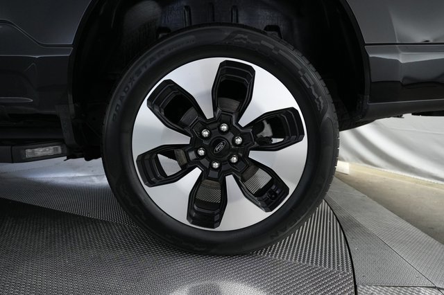 2023 Ford F-150 Lightning — photo 7 of 22