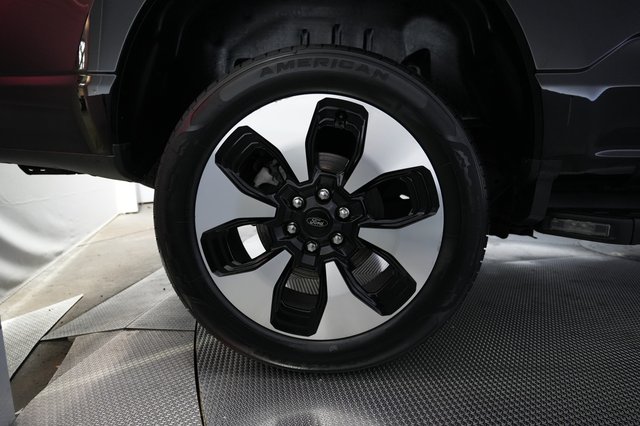 2023 Ford F-150 Lightning — photo 11 of 22