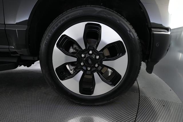2023 Ford F-150 Lightning — photo 10 of 22