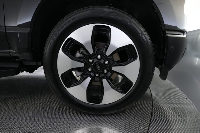 2023 Ford F-150 Lightning — photo 10 of 22