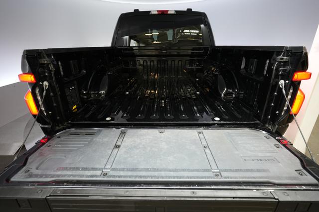 2023 Ford F-150 Lightning — photo 6 of 22
