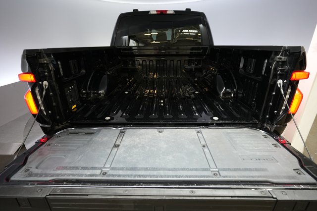 2023 Ford F-150 Lightning — photo 6 of 22