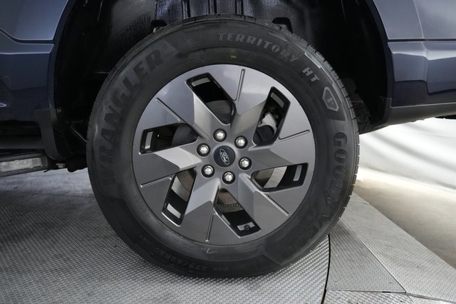 2023 Ford F-150 Lightning — photo 7 of 19