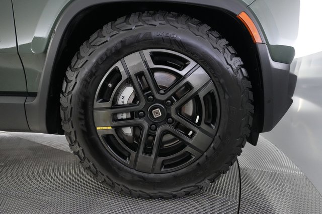 2023 Rivian R1T — photo 16 of 26