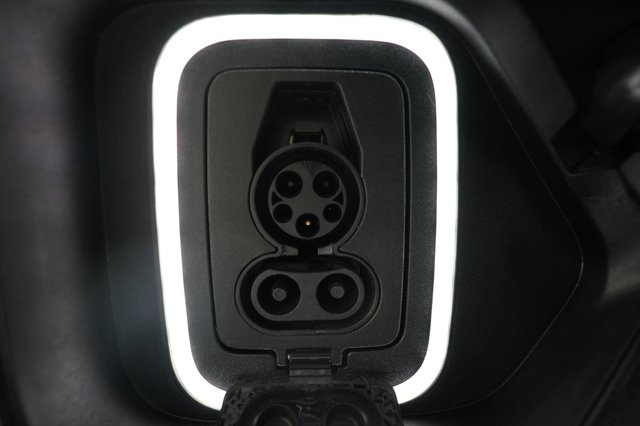 2023 Rivian R1T — photo 8 of 25