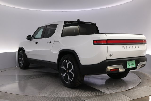 2023 Rivian R1T — photo 13 of 25