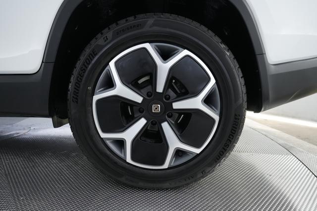 2023 Rivian R1T — photo 7 of 25