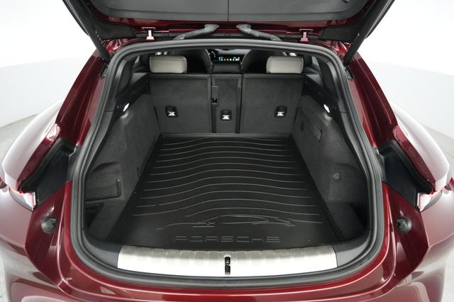 2023 Porsche Taycan — photo 6 of 24