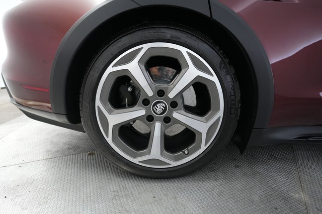 2023 Porsche Taycan — photo 17 of 24