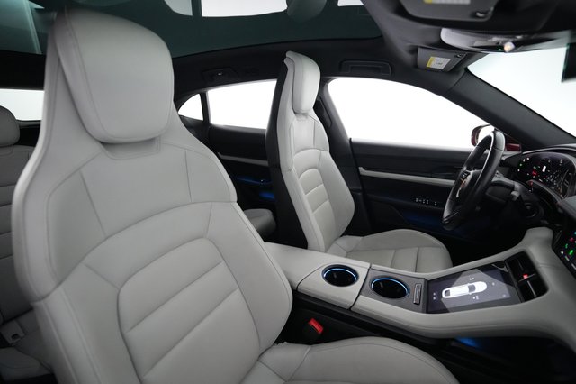 2023 Porsche Taycan — photo 18 of 24