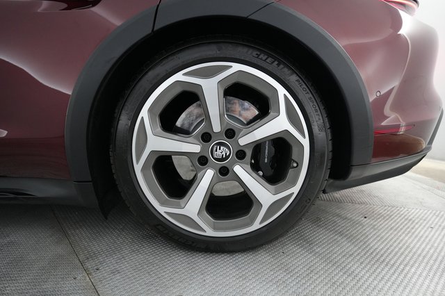 2023 Porsche Taycan — photo 7 of 24