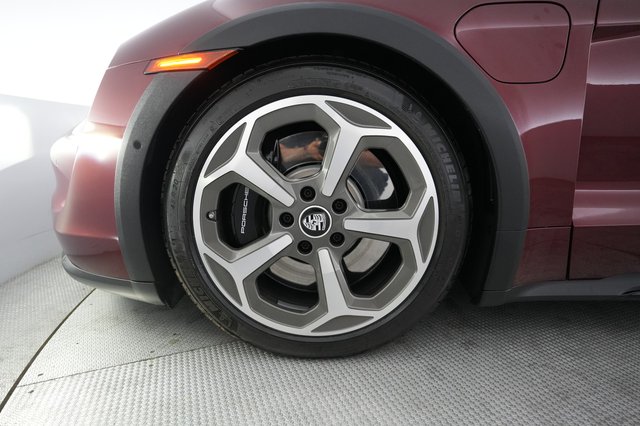 2023 Porsche Taycan — photo 15 of 24
